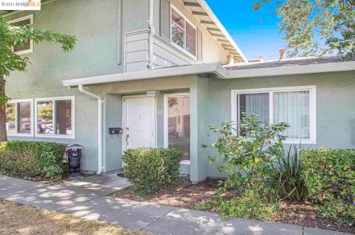 1498 Del Rio Cir, Concord CA 94518-3756 exterior