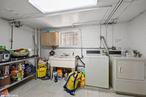 2220 37th St, Chicago IL 60609-1039 exterior