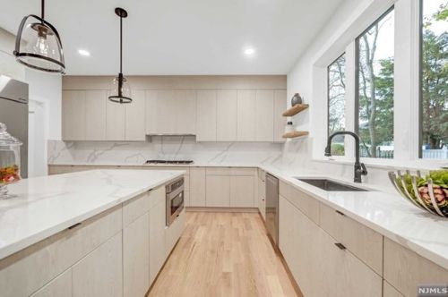 22 Lois Ave, Demarest NJ  07627-2220 exterior