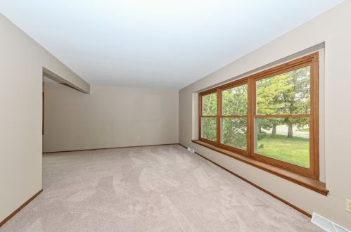 8661 Whitaker Ave, Milwaukee, WI 53228-2867