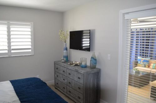 678 93rd Ave, Naples FL  34108-2439 exterior