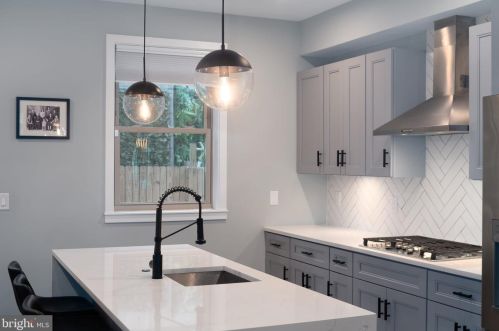 1313 29 St, Philadelphia PA 19121-4503 exterior