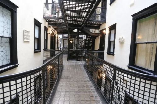 2800 Pine Grove Ave, Chicago IL  60657-6110 exterior