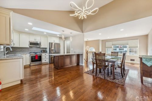 3 Brida Ct, Edison NJ  08817-3800 exterior