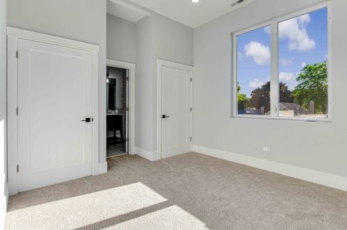 5307 Mcvicker Ave, Chicago IL 60630-1922 exterior