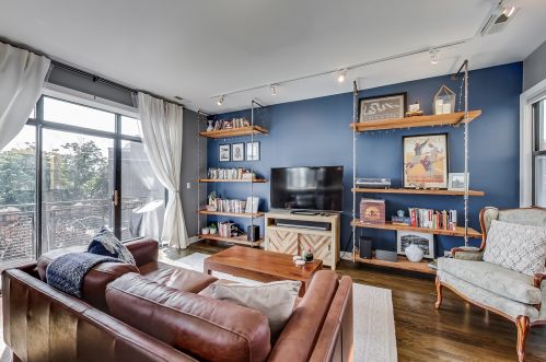 3028 Roscoe St, Chicago, IL 60618-5778