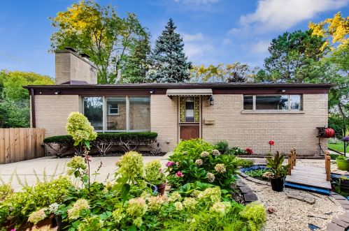 6878 Lehigh Ave, Chicago IL  60646-1406 exterior