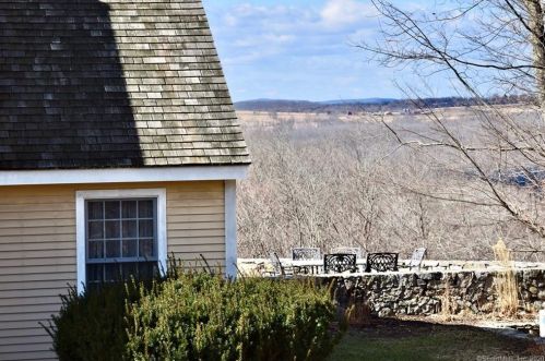 137 Flag Swamp Rd, Roxbury, CT 06783-2124