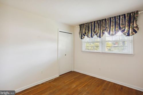 7641 Miller Fall Rd, Rockville MD 20855-1165 exterior