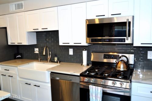 3231 Champlain Ave, Tucson AZ  85730-1942 exterior