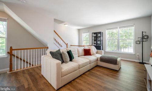 6940 Lerwick Ct, Alexandria VA  22315-5717 exterior