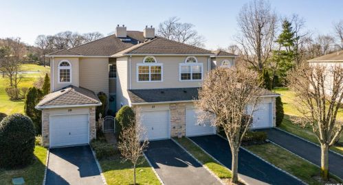59 Windwatch Dr, Hauppauge, NY 11788-3347