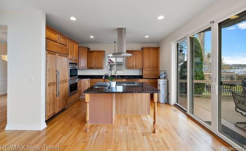 692 Appalachi St, Walled Lake MI  48390-1005 exterior