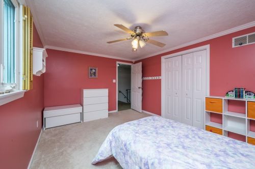 564 Sunset Dr, Pittsburgh PA  15228-2550 exterior