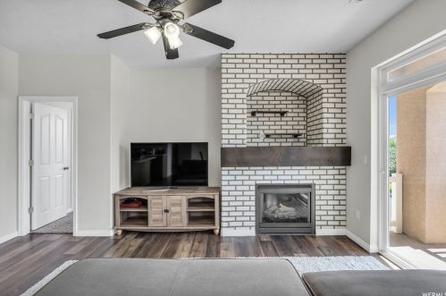 7204 Brittany Town Dr, Taylorsville UT 84084-4609 exterior