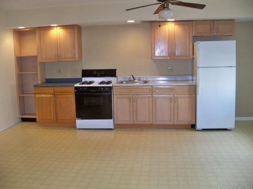 104 Meadow St, Wallingford CT 06492-3614 exterior