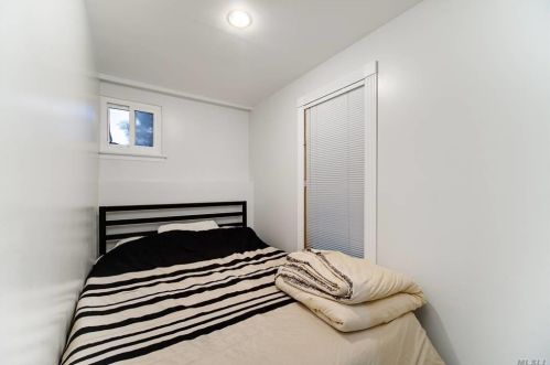 717 Eagle Dr, Valley Stream NY 11581-3539 exterior