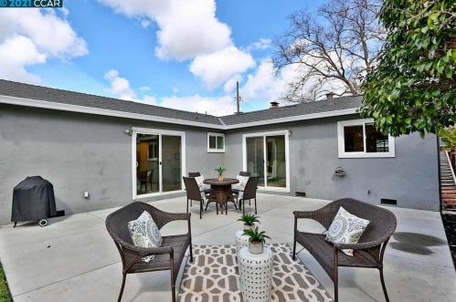 1869 Larkspur Ct, Concord CA 94519-1104 exterior