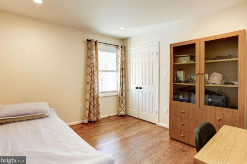 733 Rdg Dr, Mc Lean VA 22101-1620 exterior