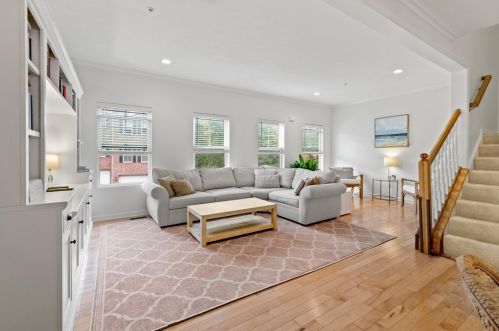 868 Highpointe Cir, Pittsburgh PA 15220-1854 exterior