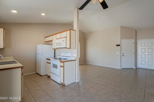 9961 Desert Aire Dr, Tucson AZ 85730-3803 exterior