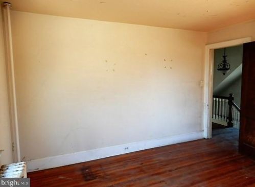 704 Quinton Ave, Trenton NJ 08629-2402 exterior