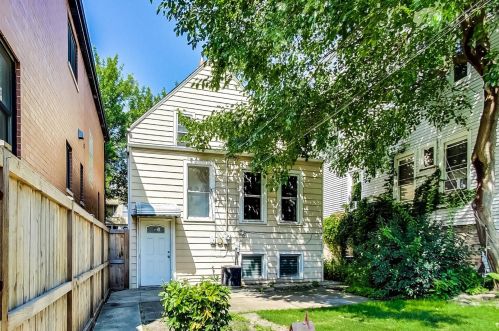 2145 Grace St, Chicago IL 60618-4901 exterior