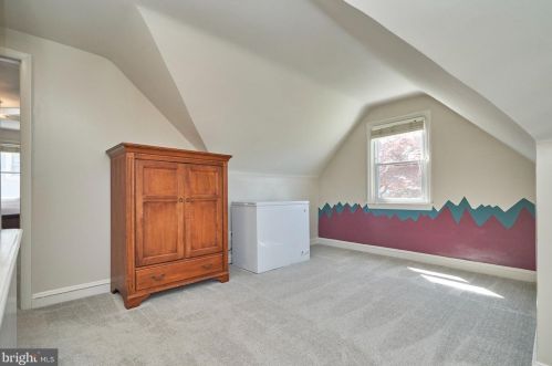 1000 Crawford Dr, Rockville MD  20851-1605 exterior