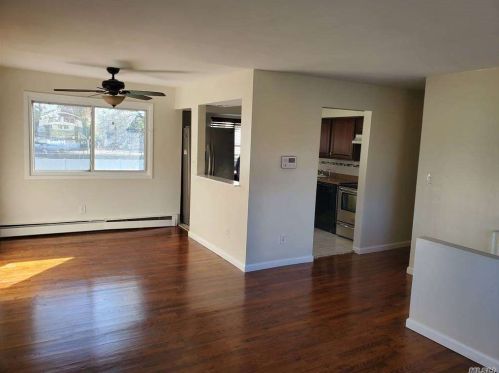 108 Liberty Ave, Babylon, NY 11703-5402