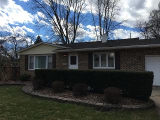 910 South Ave, Saint Charles IL  60174-3153 exterior