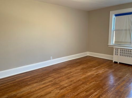 83 Dartmouth St, Valley Stream NY  11581-3215 exterior