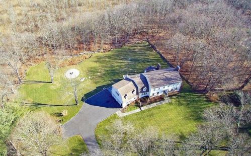 94 Spectacle Ln, Ridgefield, CT 06877-5715