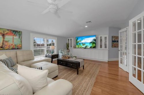 1243 12 Ave, Naples FL 34120-3453 exterior