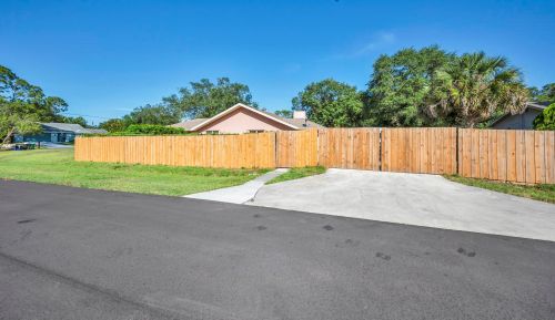 1718 Ocean Cove Ave, Fort Pierce FL  34953-2450 exterior