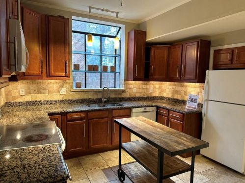 654 Cleburne Ter, Atlanta GA  30306-4421 exterior