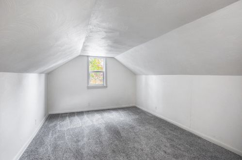 884 Hollywood St, Grand Rapids MI 49505-3812 exterior