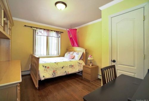 2 Cortland Ct, Huntington Station NY 11746-4309 exterior