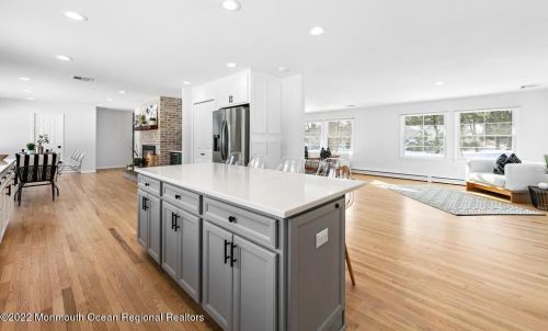 284 Pelican Rd, Middletown NJ 07748-3040 exterior