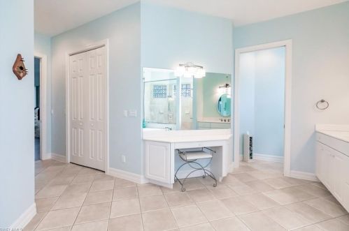 433 Pne Ave, Naples FL 34108-2354 exterior