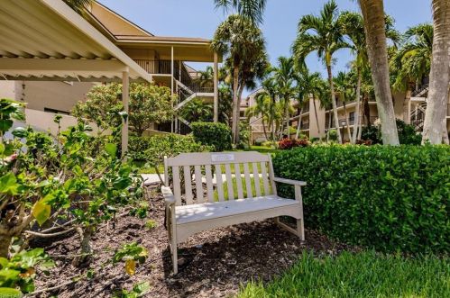 5250 Fox Hollow Dr, Naples FL 34104-4910 exterior