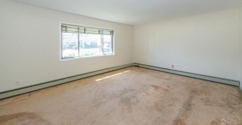 32 Weldon Rd, Edison, NJ 08817-3724