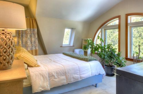 162 Rhode Is Ave, Middletown RI 02840-2761 exterior