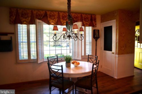 7641 Miller Fall Rd, Rockville MD 20855-1165 exterior