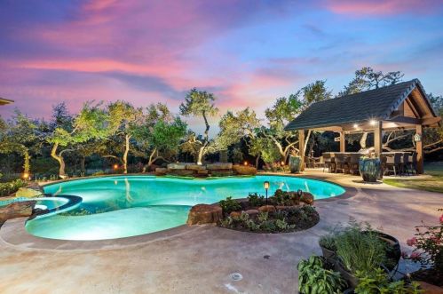 17117 Flagler Dr, Austin TX 78738-7610 exterior