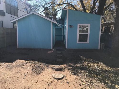 2620 4th St, Austin, TX 78702-4722