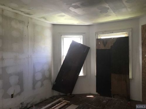 194 Wainwright St, Newark NJ 07112-1226 exterior