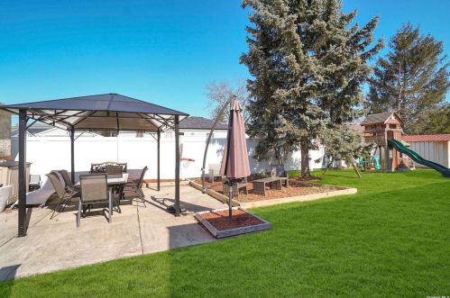 1526 10 St, Babylon NY 11704-3836 exterior