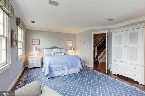 11 Wilkes St, Alexandria VA 22314-3856 exterior