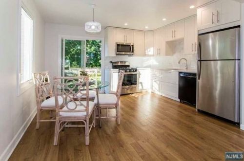 41 Crest Dr, Cresskill NJ  07626-2240 exterior