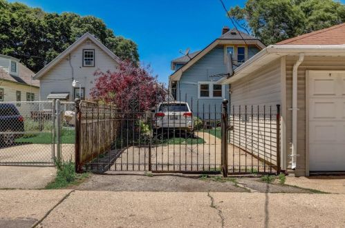 2106 34, Milwaukee WI 53215-2301 exterior